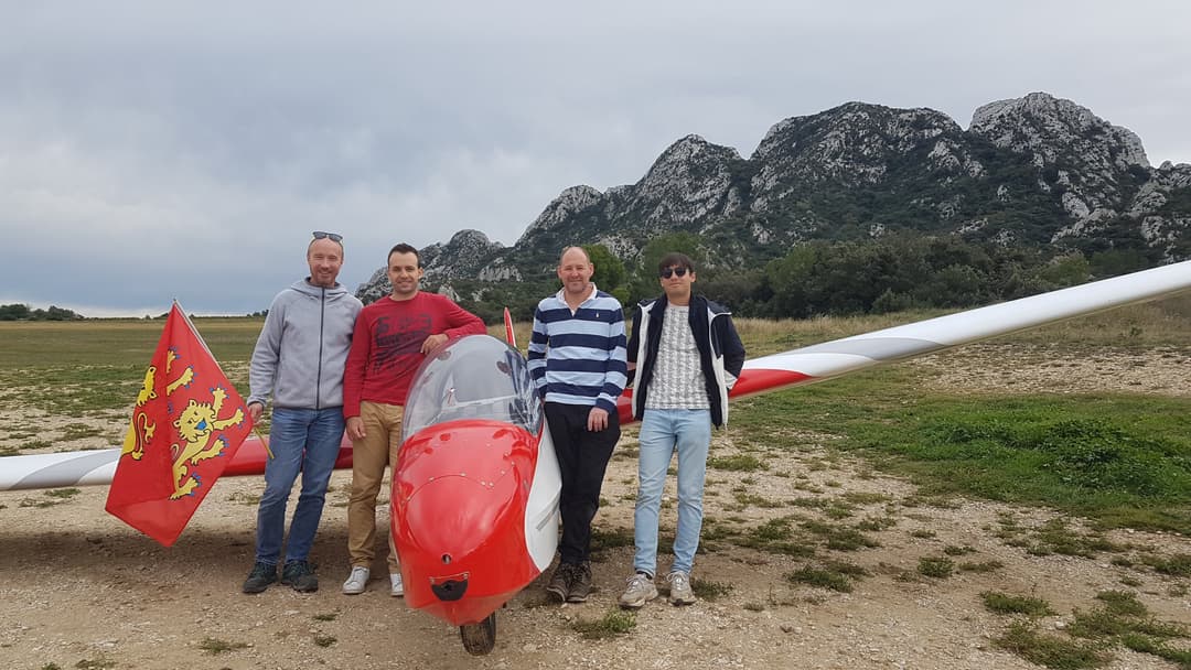 Membres du club portant les couleurs de la Normandie jusque dans les Alpilles