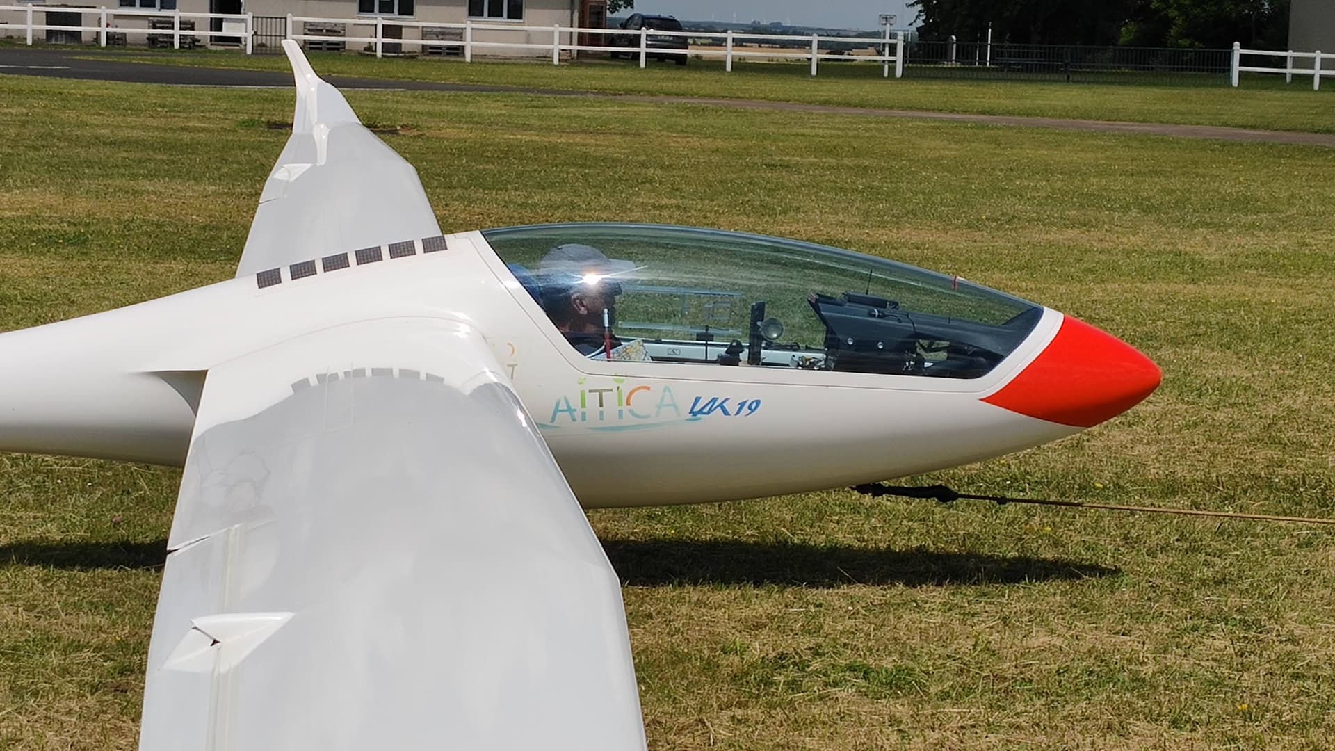 Le planeur Lak 19 au décollage