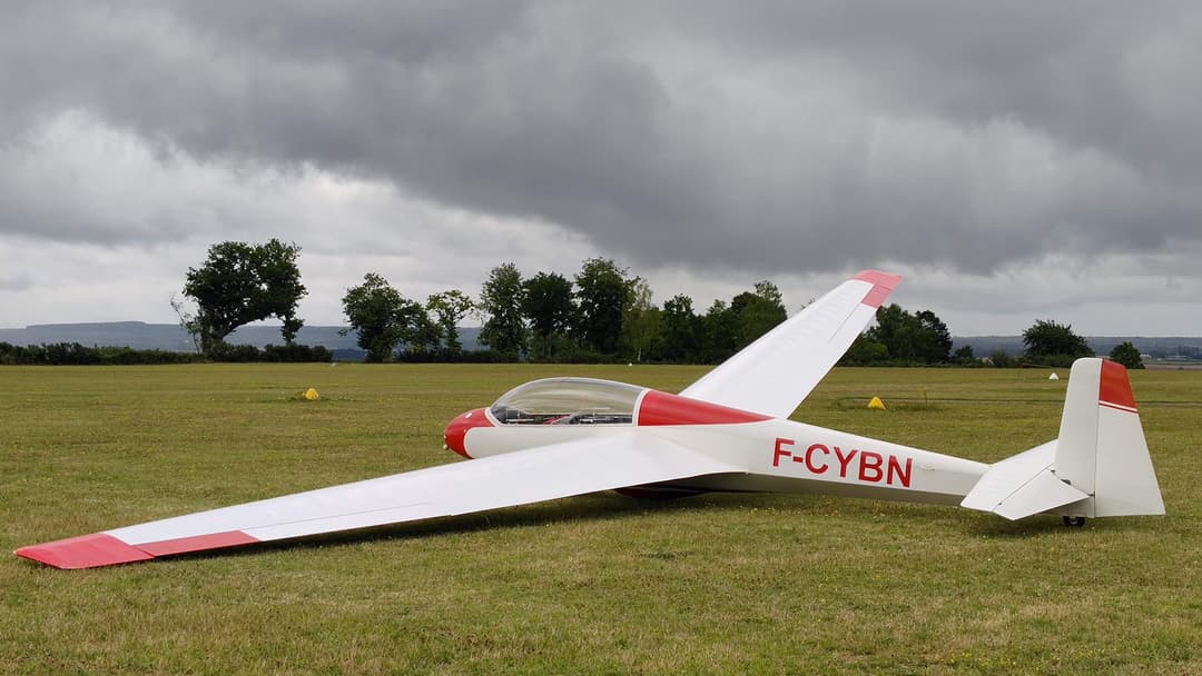 Le planeur ASK-13 F-CYBN au sol